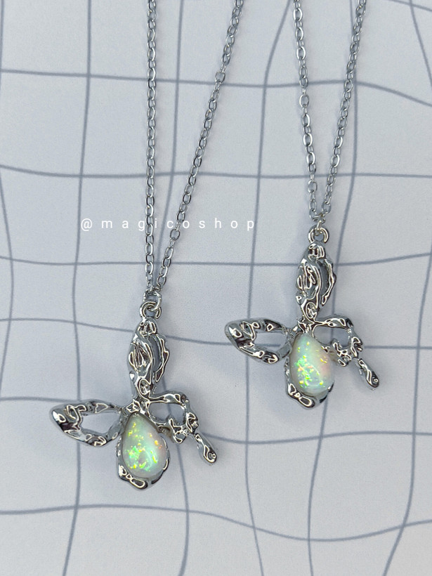 گردنبند پروانه پینترستی